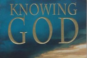 For over 40 years, J. I. Packer's classic has been an important tool to help Christians around the world discover the wonder, the glory and the joy of knowing God. In 2006, Christianity Today voted this title one of the top 50 books that have shaped evangelicals. This edition is updated with Americanized language and spelling and a new preface by the author. Stemming from Packer's profound theological knowledge, Knowing God brings together two important facets of the Christian faith― knowing about God and also knowing God through the context of a close relationship with the person of Jesus Christ. Written in an engaging and practical tone, this thought-provoking work seeks to transform and enrich the Christian understanding of God. Explaining both who God is and how we can relate to him, Packer divides his book into three sections: The first directs our attention to how and why we know God, the second to the attributes of God and the third to the benefits enjoyed by a those who know him intimately. This guide leads readers into a greater understanding of God while providing advice to gaining a closer relationship with him as a result.